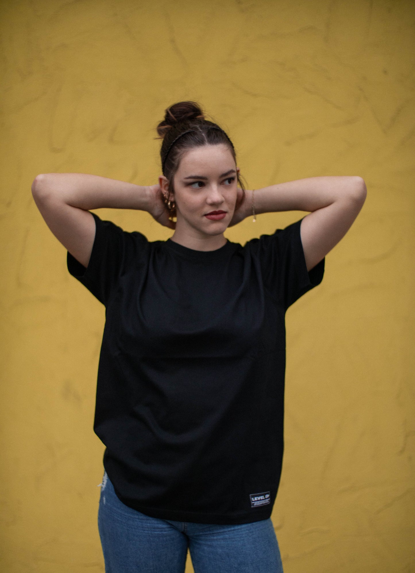 SIGNATURE BLACK TEE