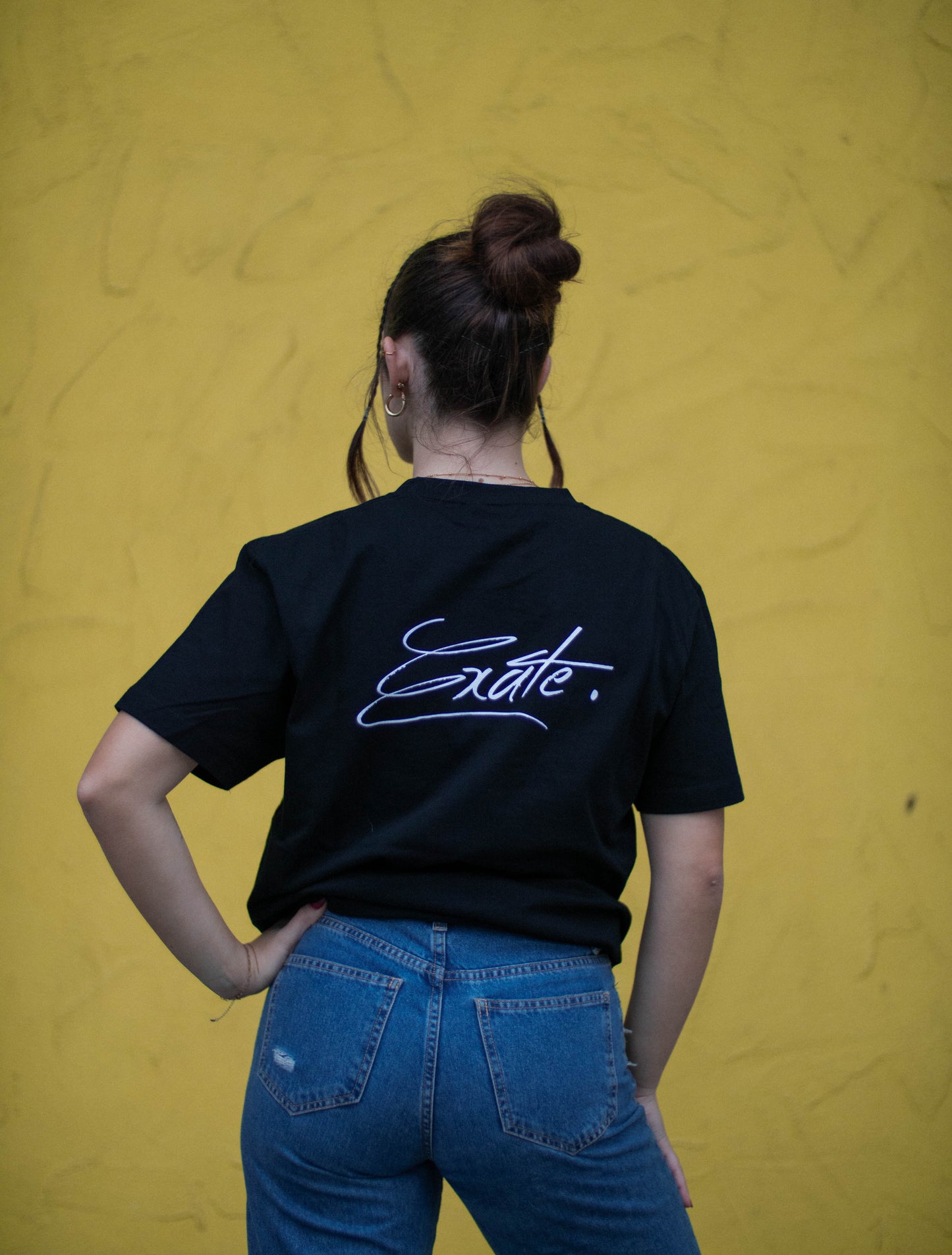 SIGNATURE BLACK TEE