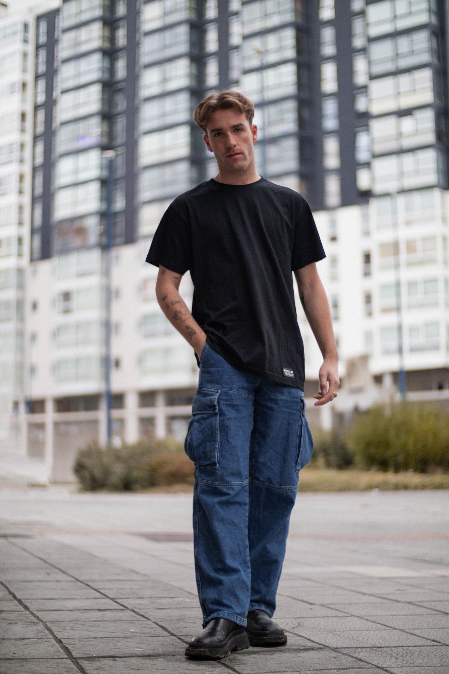 SIGNATURE BLACK TEE