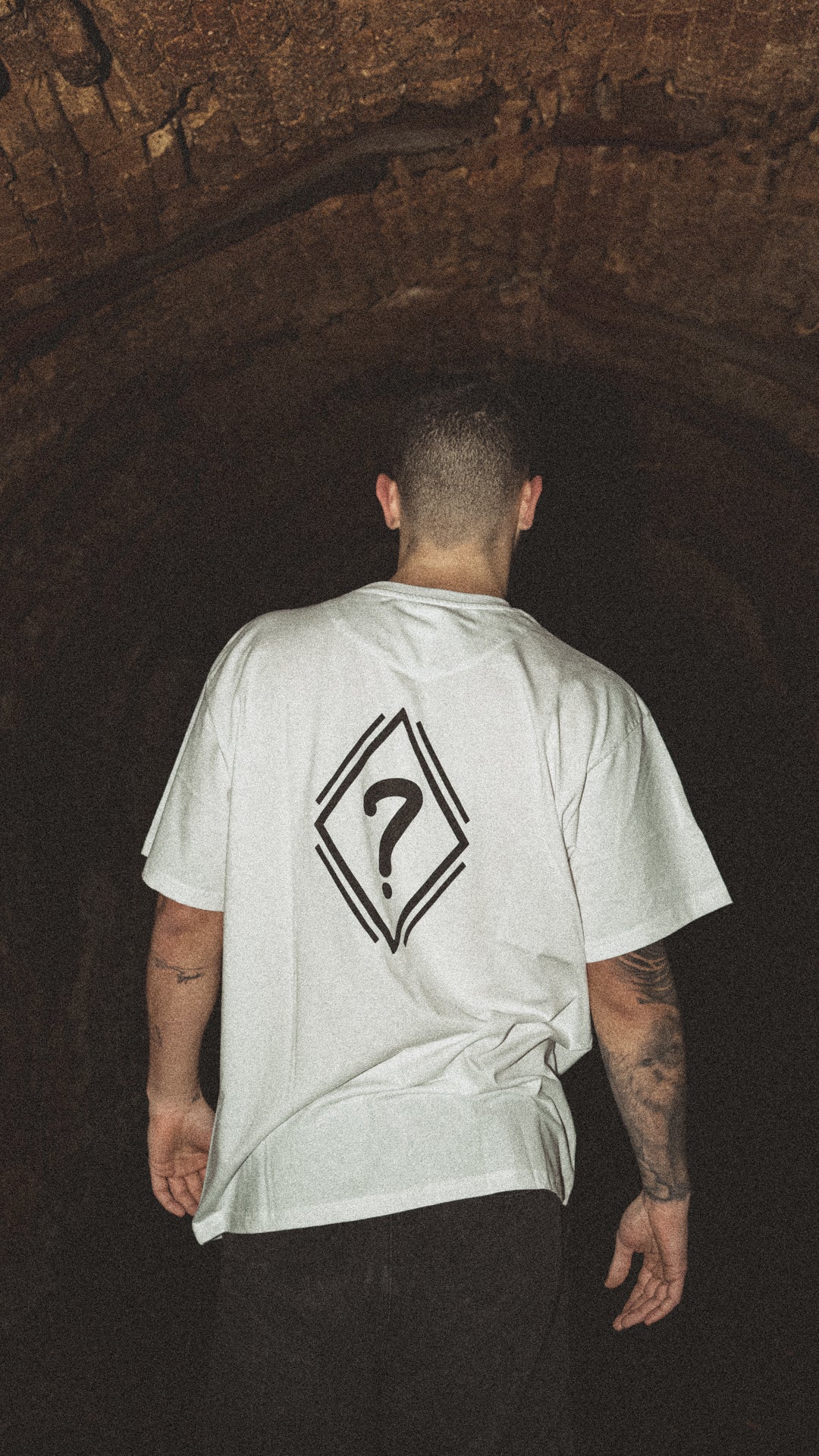 CLASSIC WHITE TEE