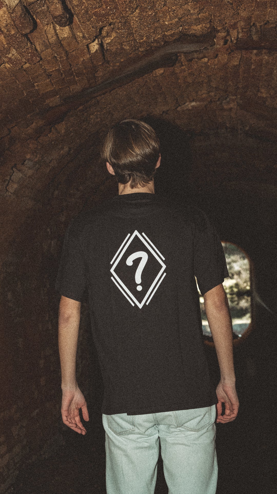 CLASSIC BLACK TEE